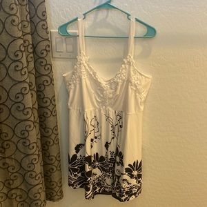 Women’s black and white floral lounge dress size 1X